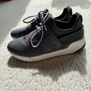❌ SOLD ❌ EUC Grey Timberland Sneakers size 8
